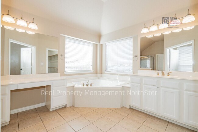 Building Photo - Lake Views, Space & Lifestyle – Ask about our move in specials!