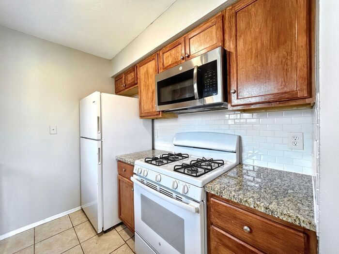 Building Photo - 1304 Parsons Dr