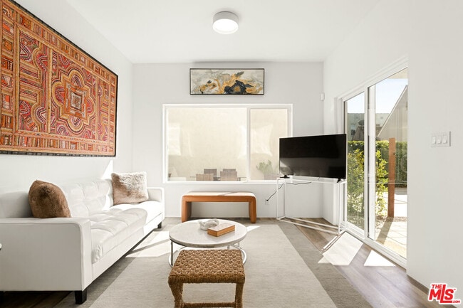 Building Photo - 460-460 N Alfred St