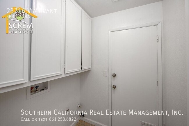 Building Photo - 23716 Vía Avant