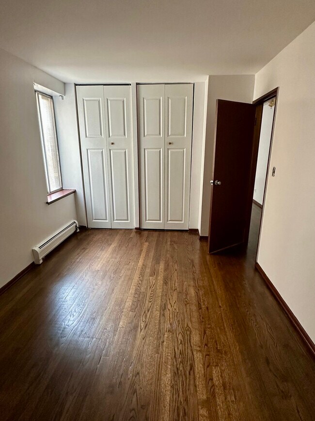 Building Photo - 7320 N Rogers Ave