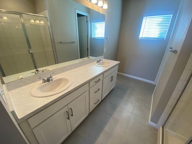 Building Photo - Fantastic Paired Home in Castle Rock