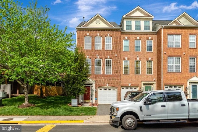 Building Photo - 13051 Park Crescent Cir