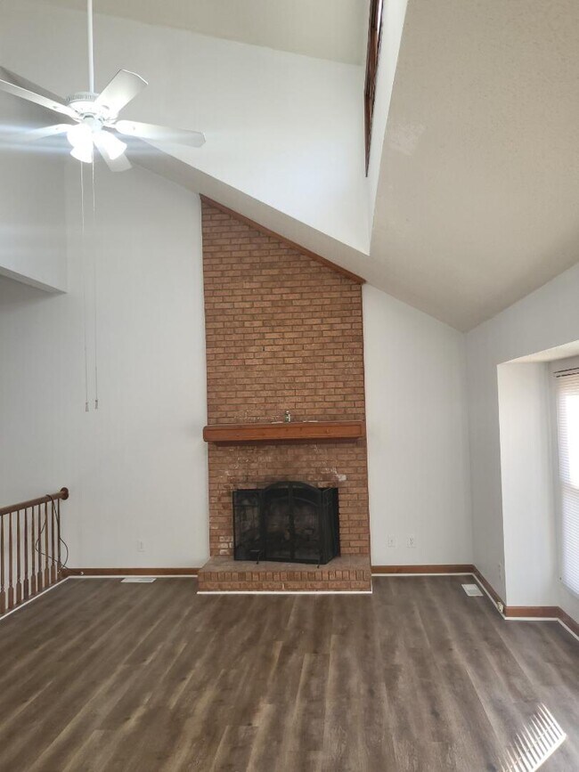 Building Photo - 3000 Jamestown Dr