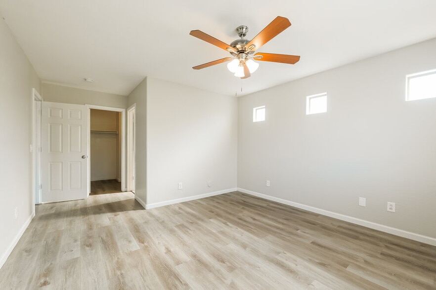 Building Photo - 3733 W Dunbar Dr