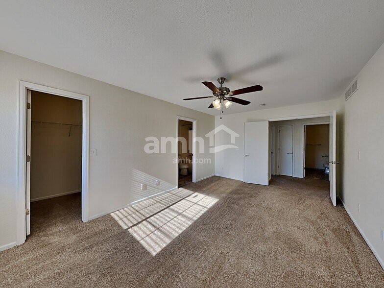 Building Photo - 4983 N Fundy St