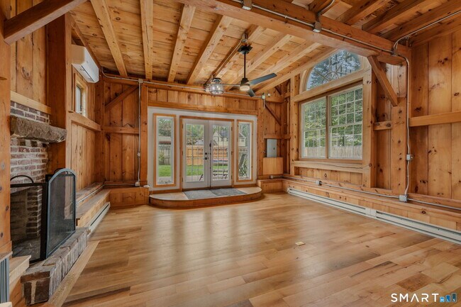 Building Photo - 13 Meadowood Ln