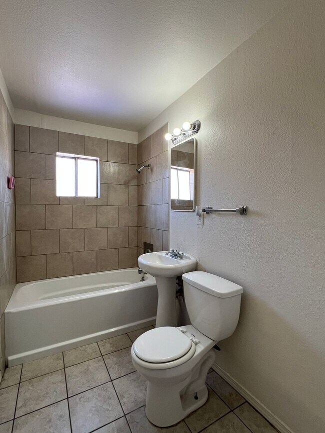 Building Photo - P412