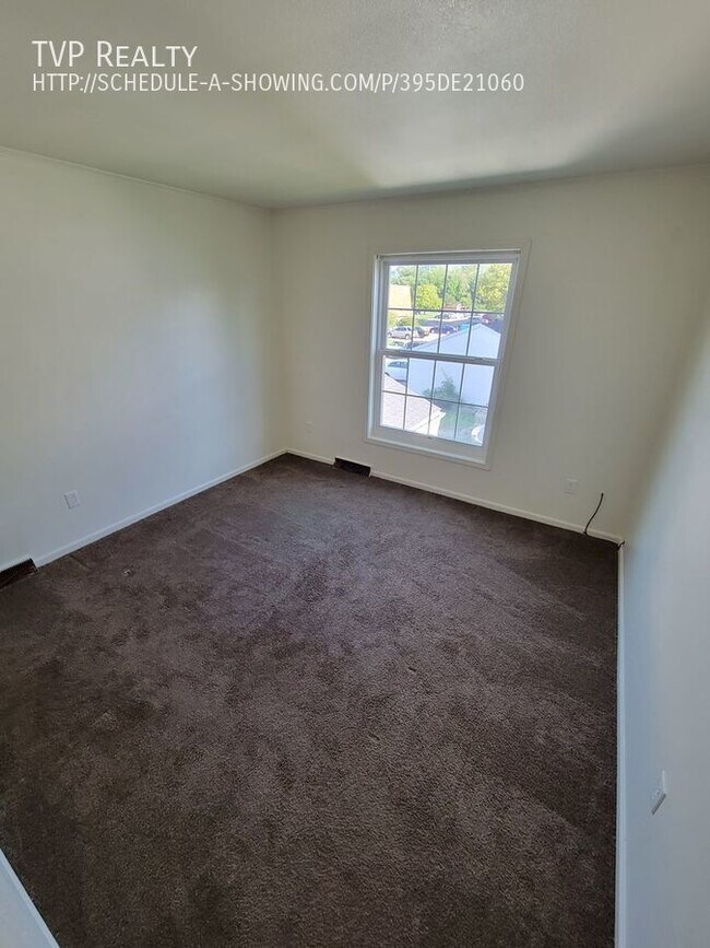 Building Photo - 2bdr Townhouse Central Air