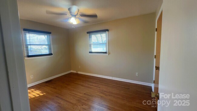 Building Photo - 715 Tom Hunter Rd