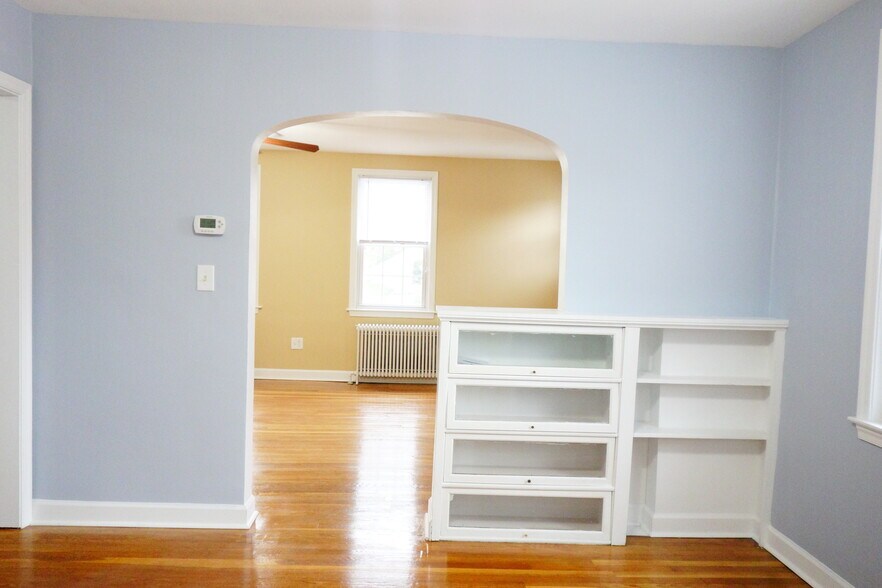 Building Photo - 807 Kennebec Ave