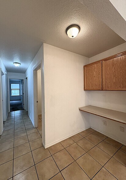 Building Photo - 931 Rosewood Dr