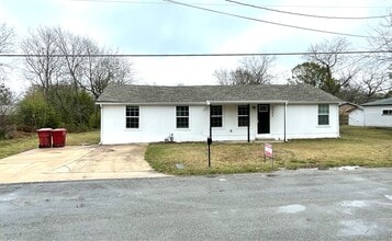 Building Photo - 1104 Evans St