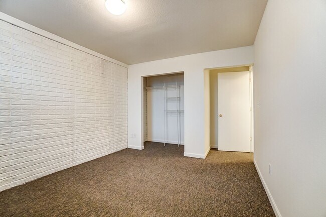 Building Photo - 3704 Willow Run Dr