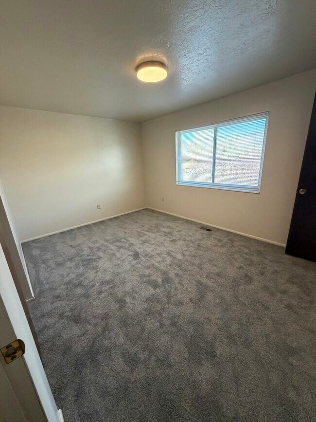 Building Photo - 4337 S 700 W