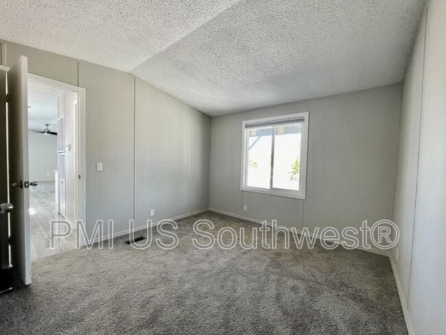 Building Photo - 437 Riverfront Dr