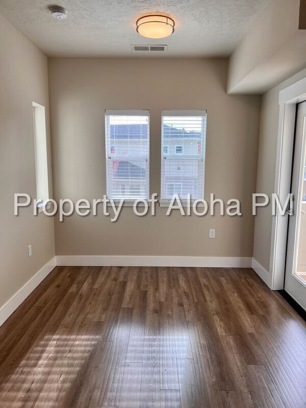 Building Photo - 3558 E Grand Forest Dr