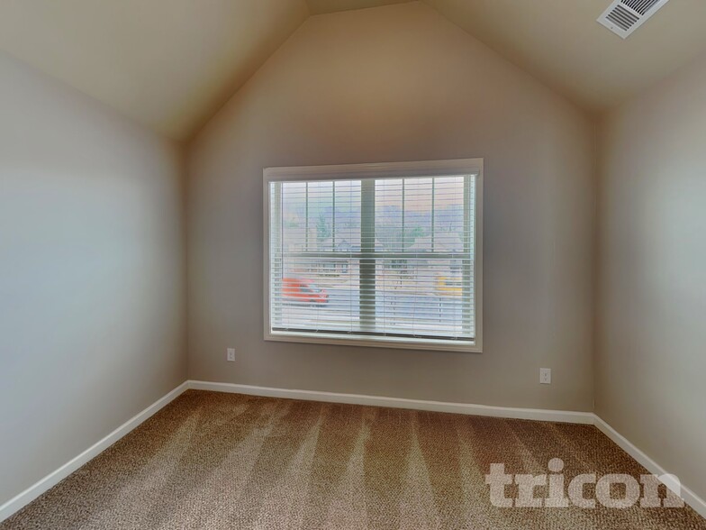 Building Photo - 1124 Hartwell Rd