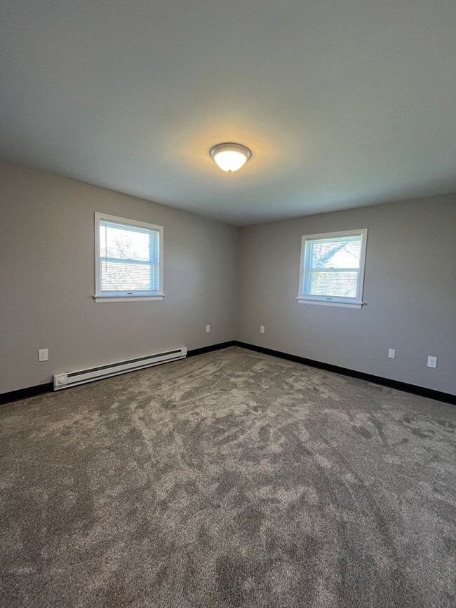 Building Photo - Spacious, bright and newly renovated 2nd-floor apartment available in Bath