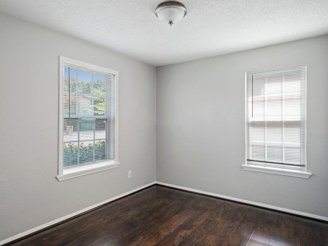 Building Photo - 830 E Linda Dr