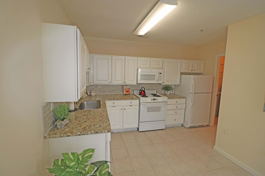 Granite counters - 2500 Friedland Pl