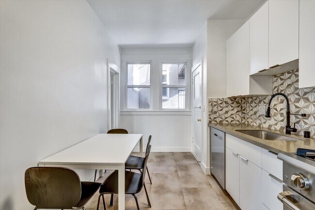 Building Photo - Furnished 3-Bedroom Apartment for 5 – Shar...