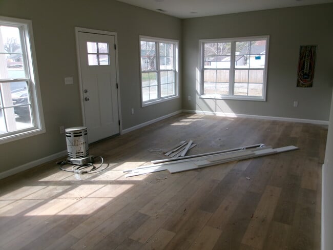 Building Photo - 619 Mayes Ln