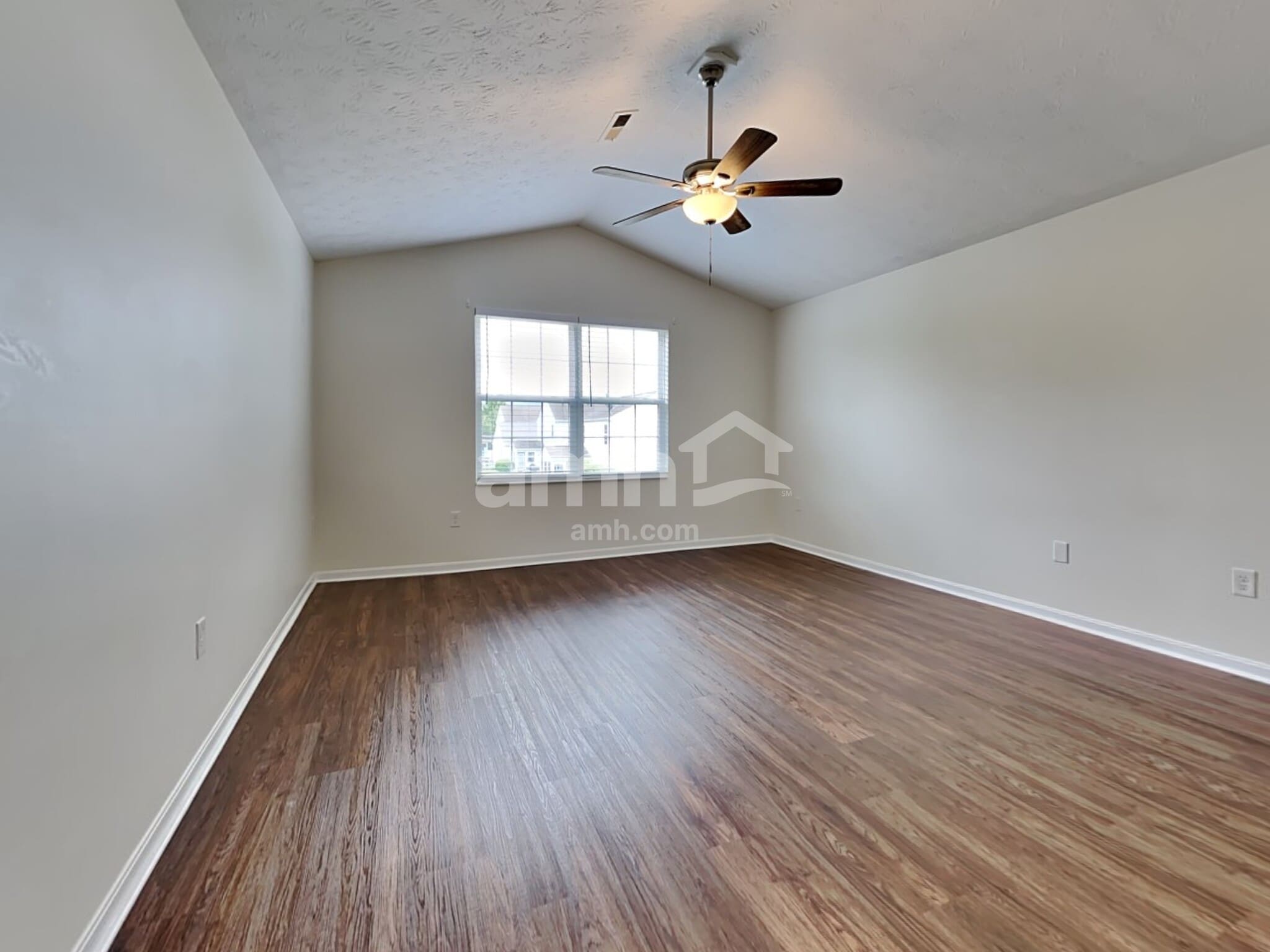 Building Photo - 216 Heftner Cir