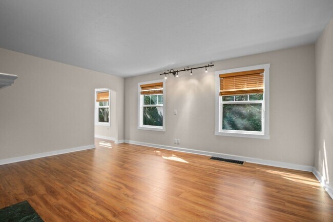 Building Photo - 6214 24th Ave NE