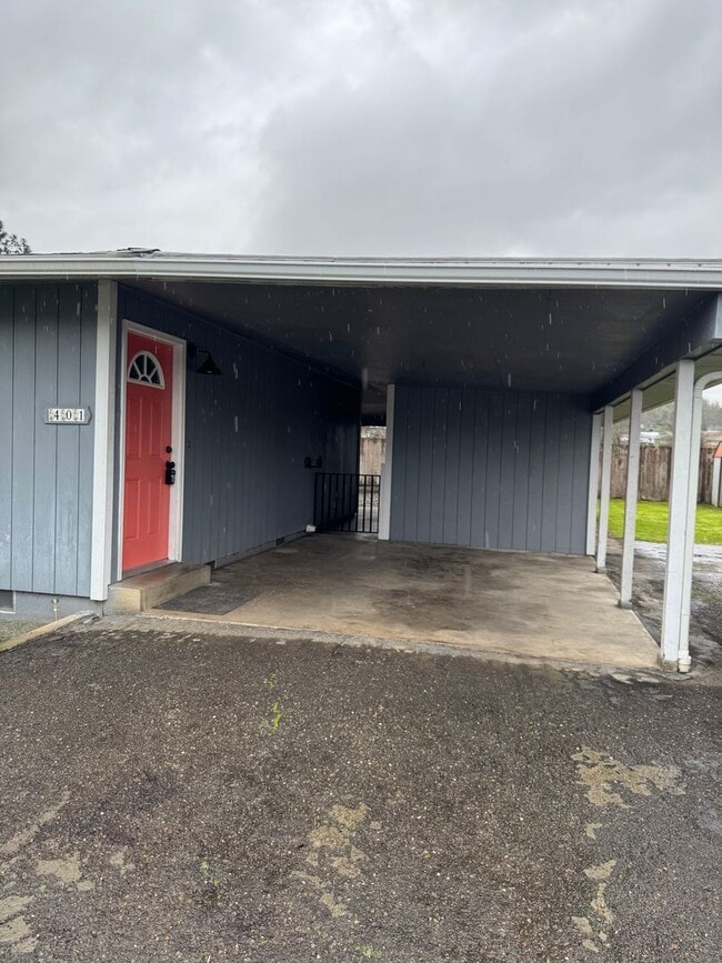 Building Photo - Winston 3 bedroom 2 bath with large storage shed and carport