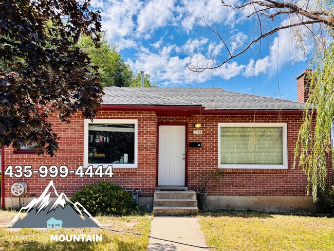 Building Photo - 1368 Davis Ave