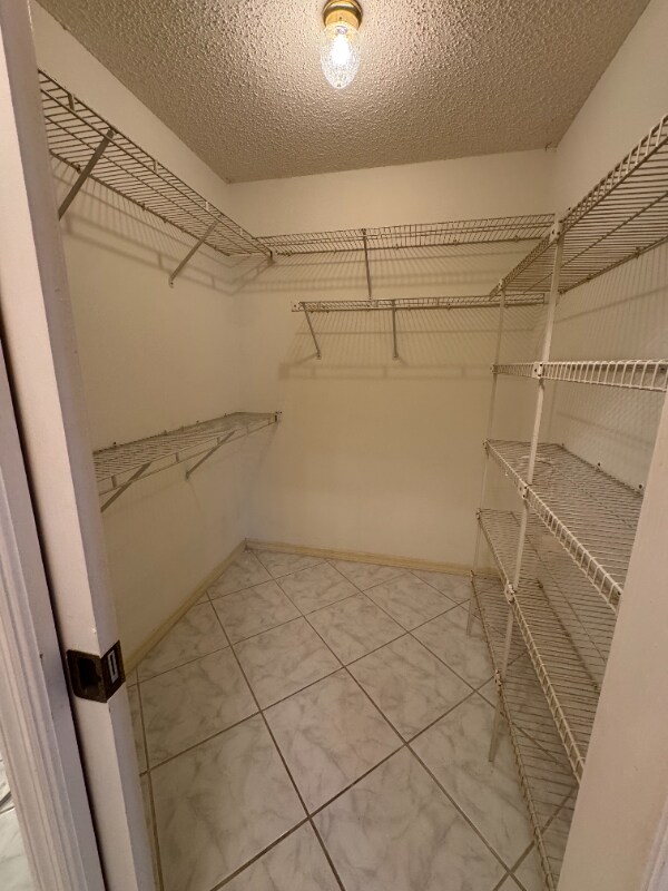 Building Photo - 5638 Country Lakes Dr