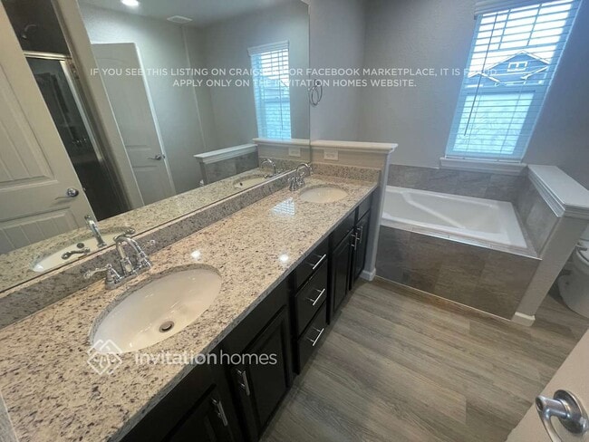Building Photo - 10865 Nolin Dr