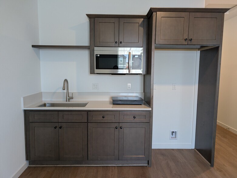 Building Photo - 7829 Blackwater Valley Dr