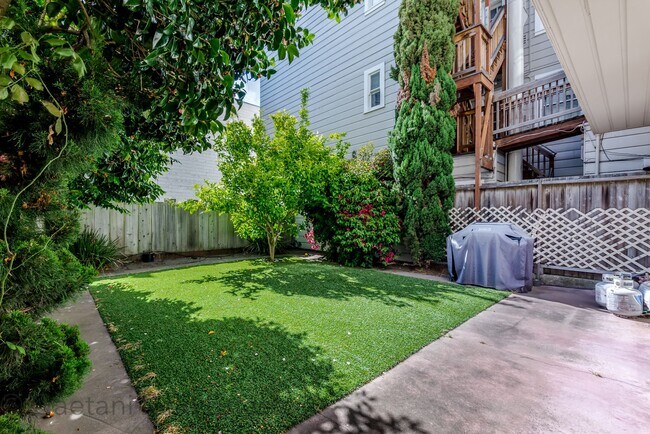 Building Photo - 3321-3323 Broderick Street (378r)