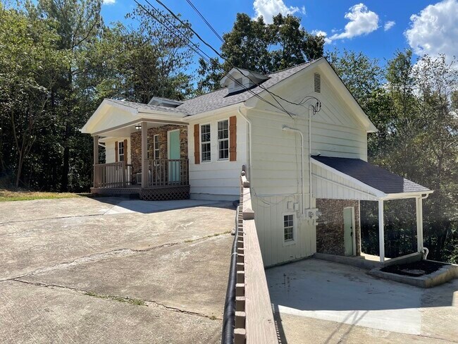 Building Photo - 104 Highland Dr