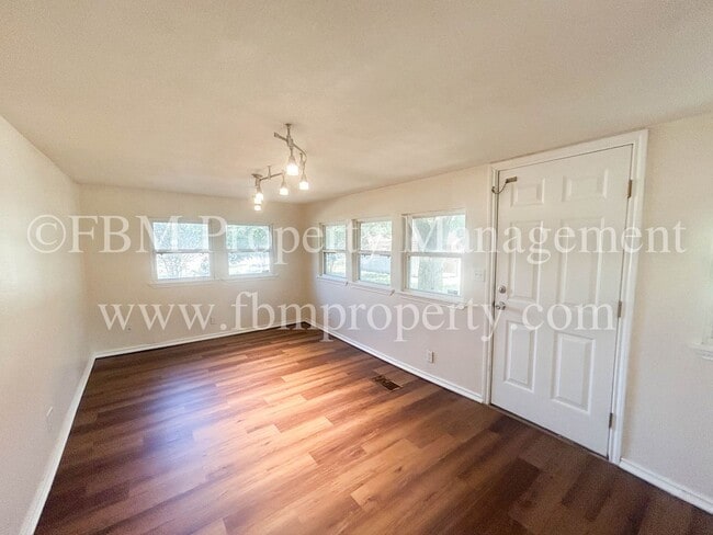 Building Photo - 10693 S Fm 148