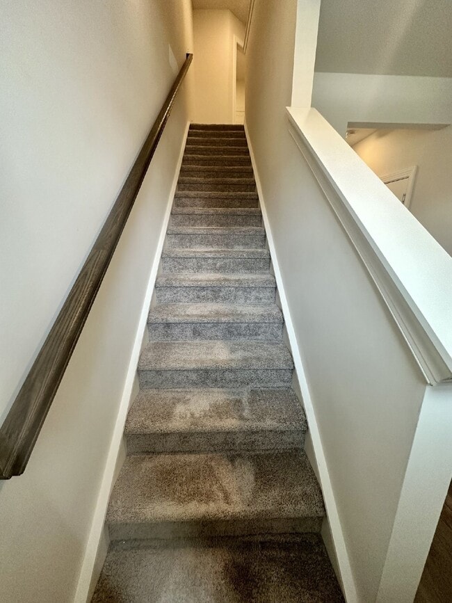 Building Photo - Walk to shopping, schools, greenway, and d...