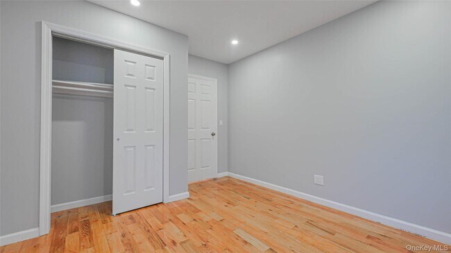 Building Photo - 436 E 5th St