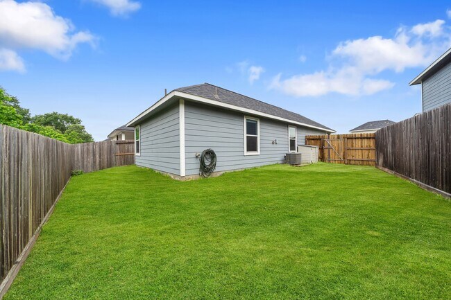 Building Photo - 17038 Marie Vlg Dr