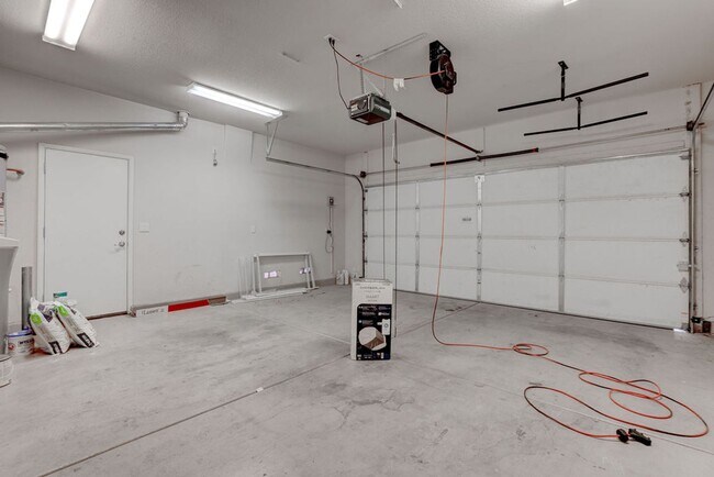 Building Photo - 9931 Rockside Ave