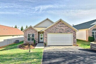 Building Photo - Bright and Spacious 3-Bedroom Home with Su...