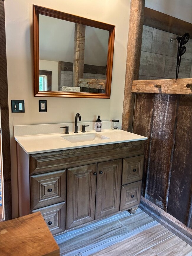 Building Photo - 663 Sterling Rd