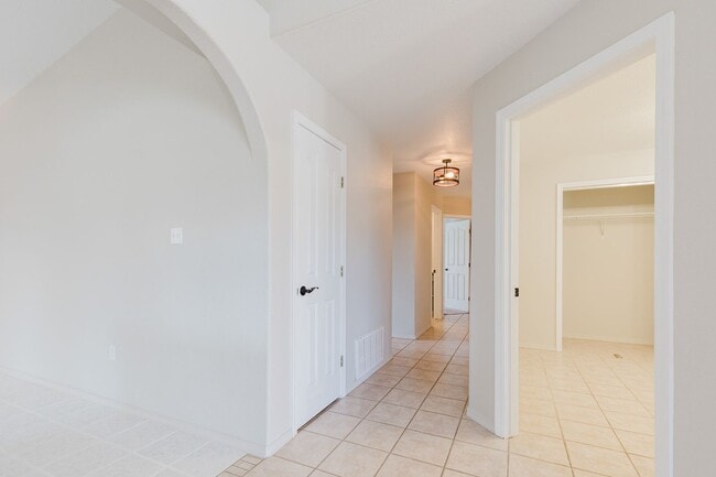 Building Photo - MOVE IN SPECIAL: $500 off the First Month ...