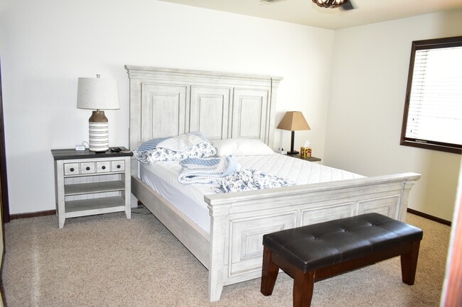 Building Photo - 4737 35th Ave S