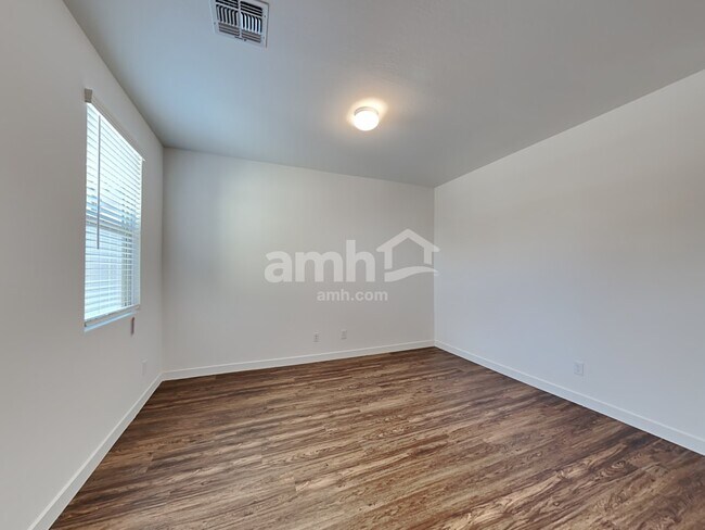 Building Photo - 4214 S 105th Dr