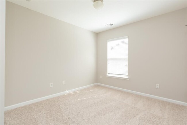 Building Photo - 860 Riverdance Dr NW