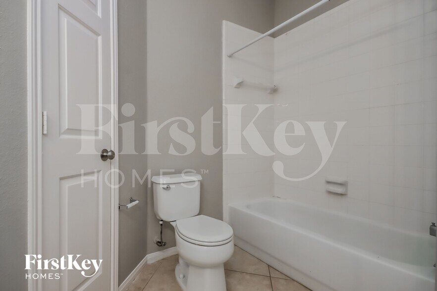 Building Photo - 18015 Still Springs Ct