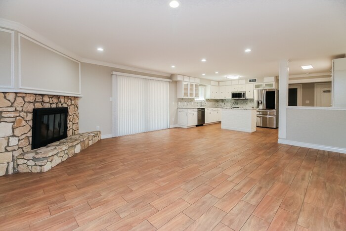 Building Photo - 525 E Geneva Dr