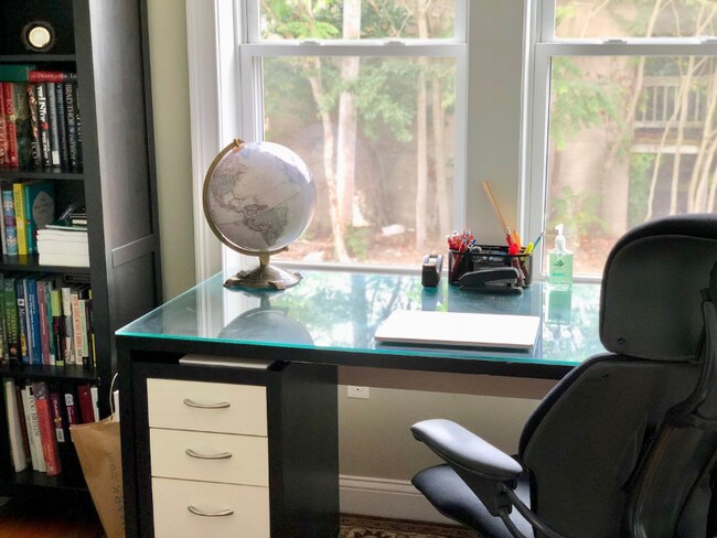 Building Photo - 17 The Strand